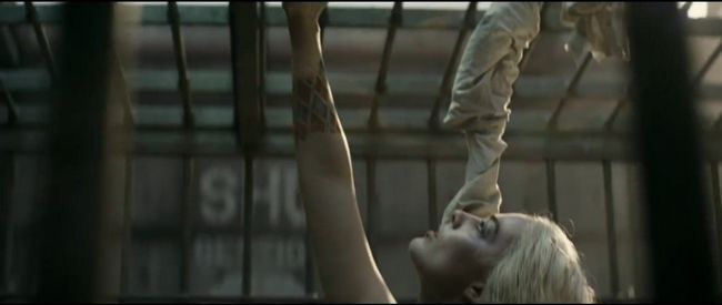 Margot Robbie como Harley Quinn en el pelotón del suicidio del remolque por DC Comics de Warner Bros.