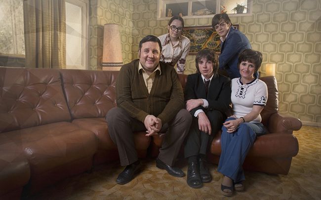 BBC Two ha renovado oficialmente cuna a la tumba para la serie 2 Photo