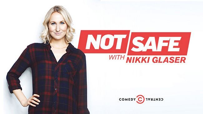 Central de la comedia todavía no es renovar seguro con Nikki Glaser para la temporada 2 Photo